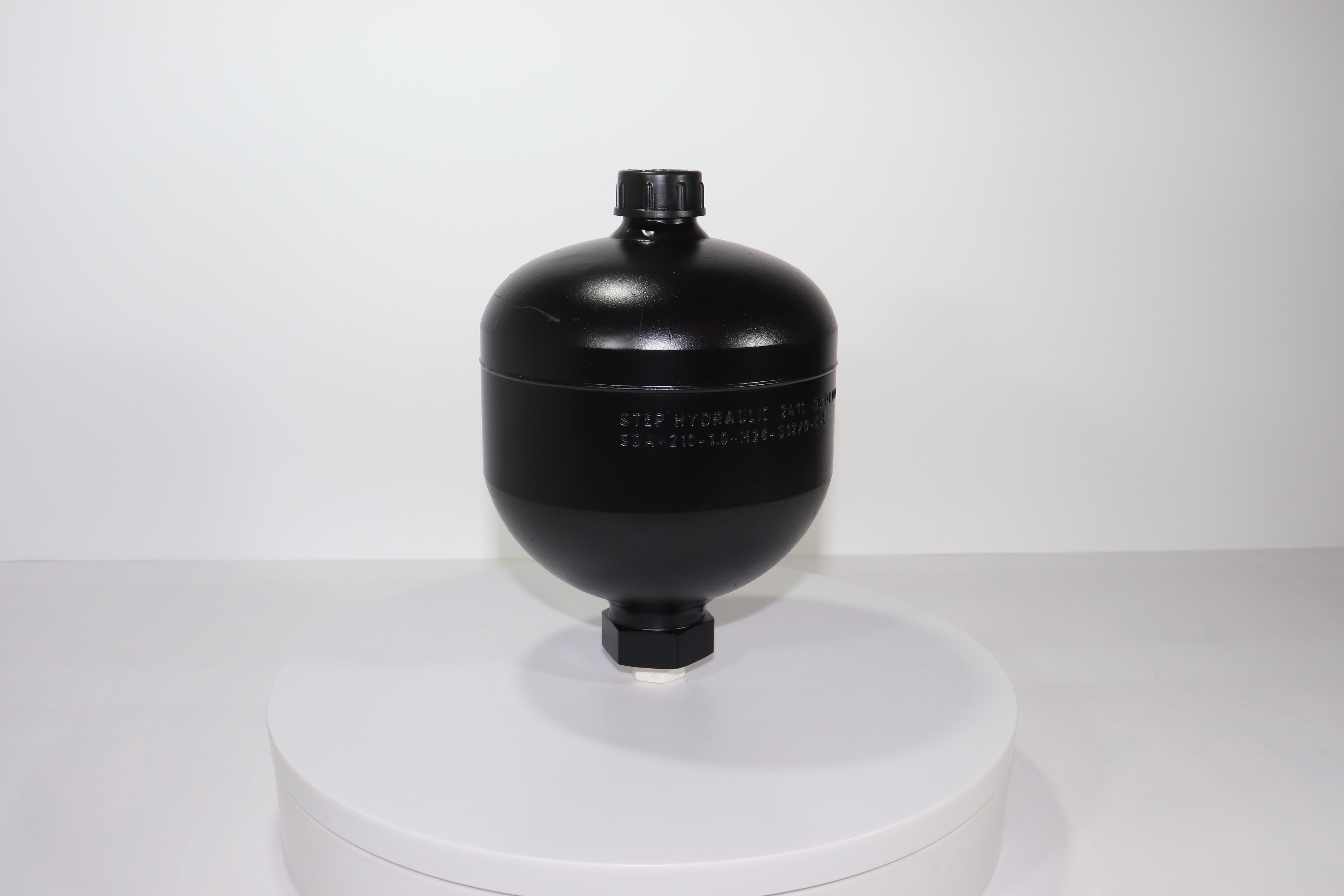 SDA-210-0,5-M28-G12-C-N- Пневмогидроаккумулятор (сварной, V=0,5, -15 +80°C, G1/2", Pmax 210 bar)