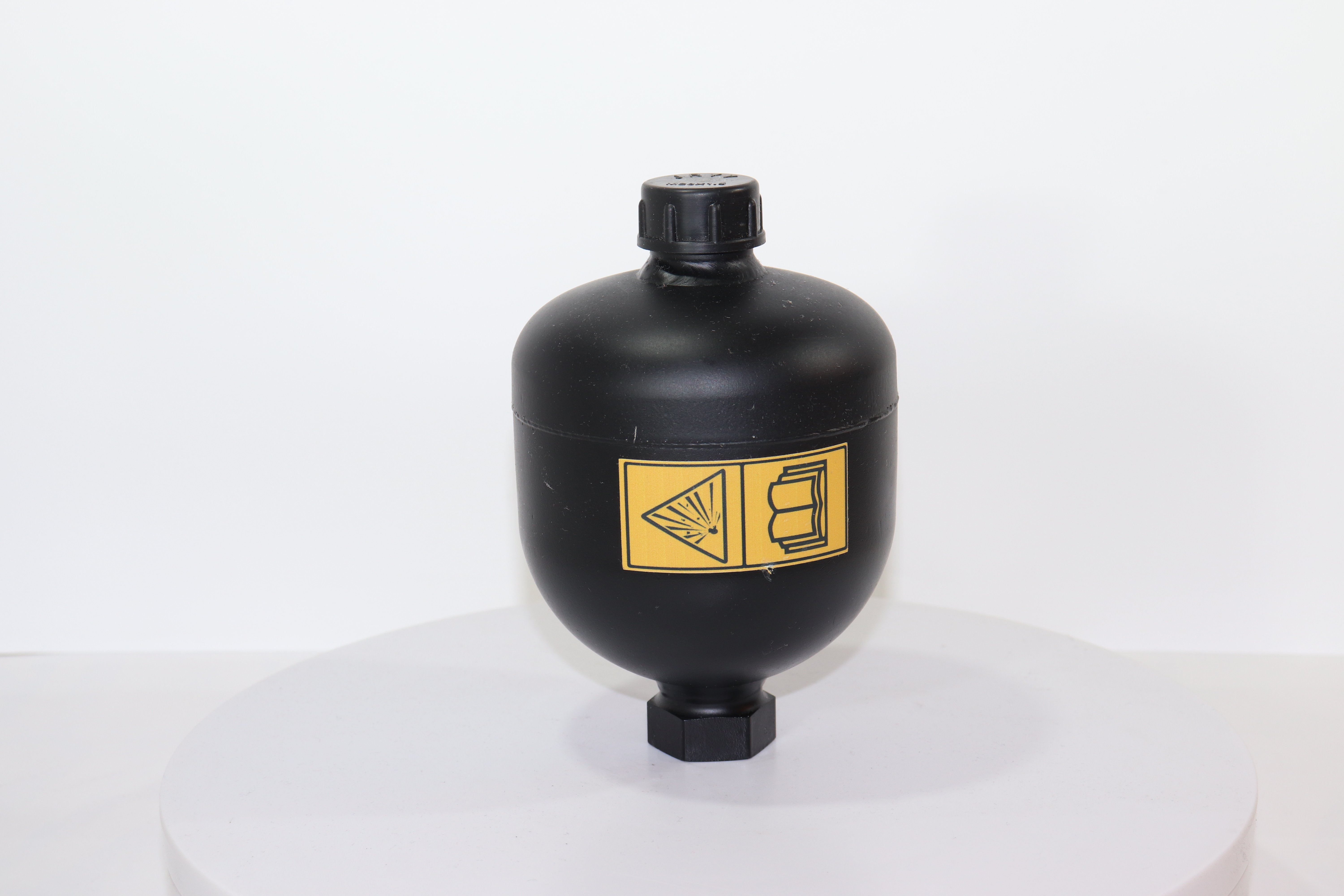 SDA-210-0,5-M28-G12/0-C-E Пневмогидроаккумулятор (сварной, V=0,5, -40 +120°C, G1/2", Pmax 210 bar)