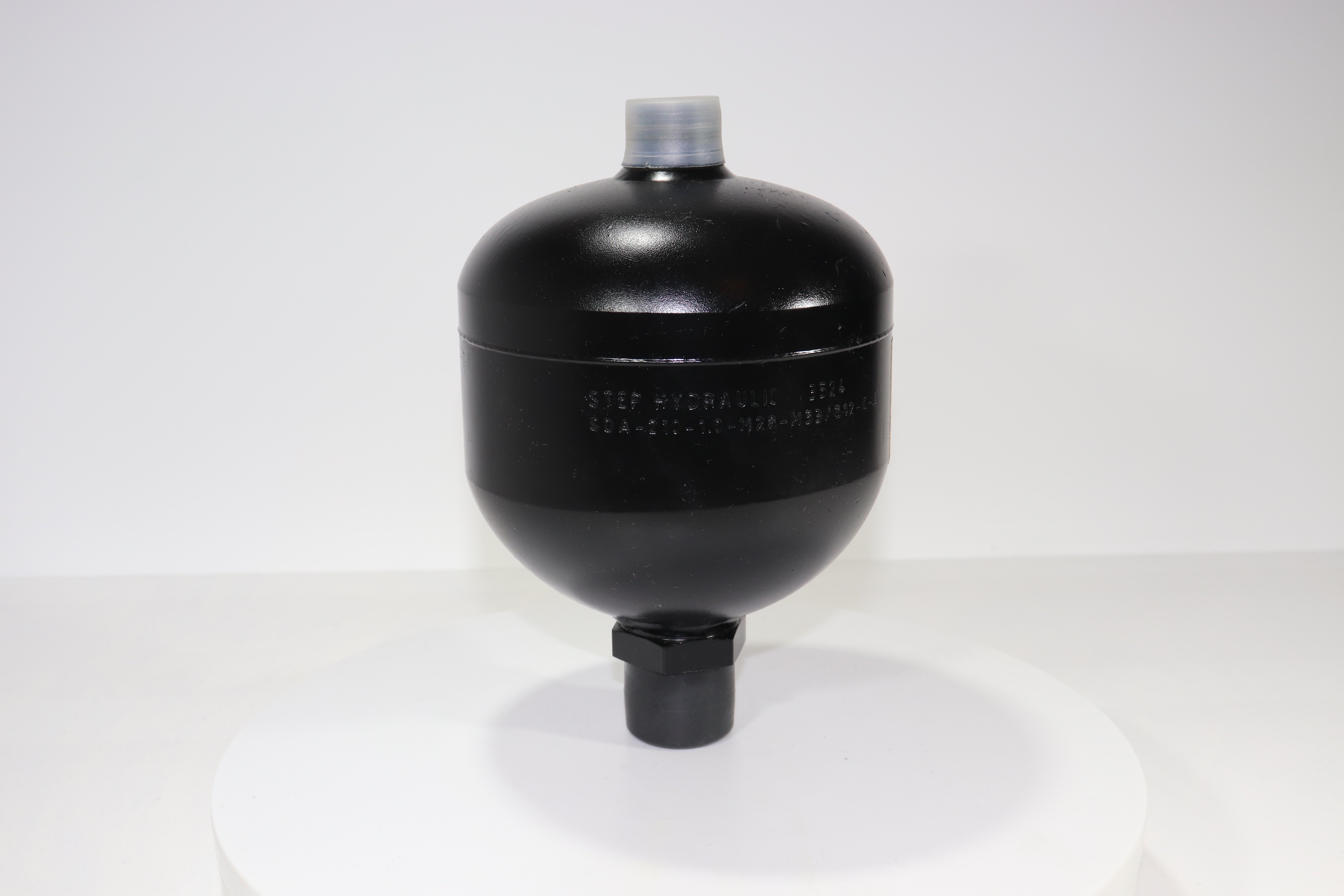 SDA-210-1,0-M28-G12/M33-C-E- Пневмогидроаккумулятор (сварной, V=1 L, -40 +120°C, G1/2"+М33*1,5, Pmax 210 bar)