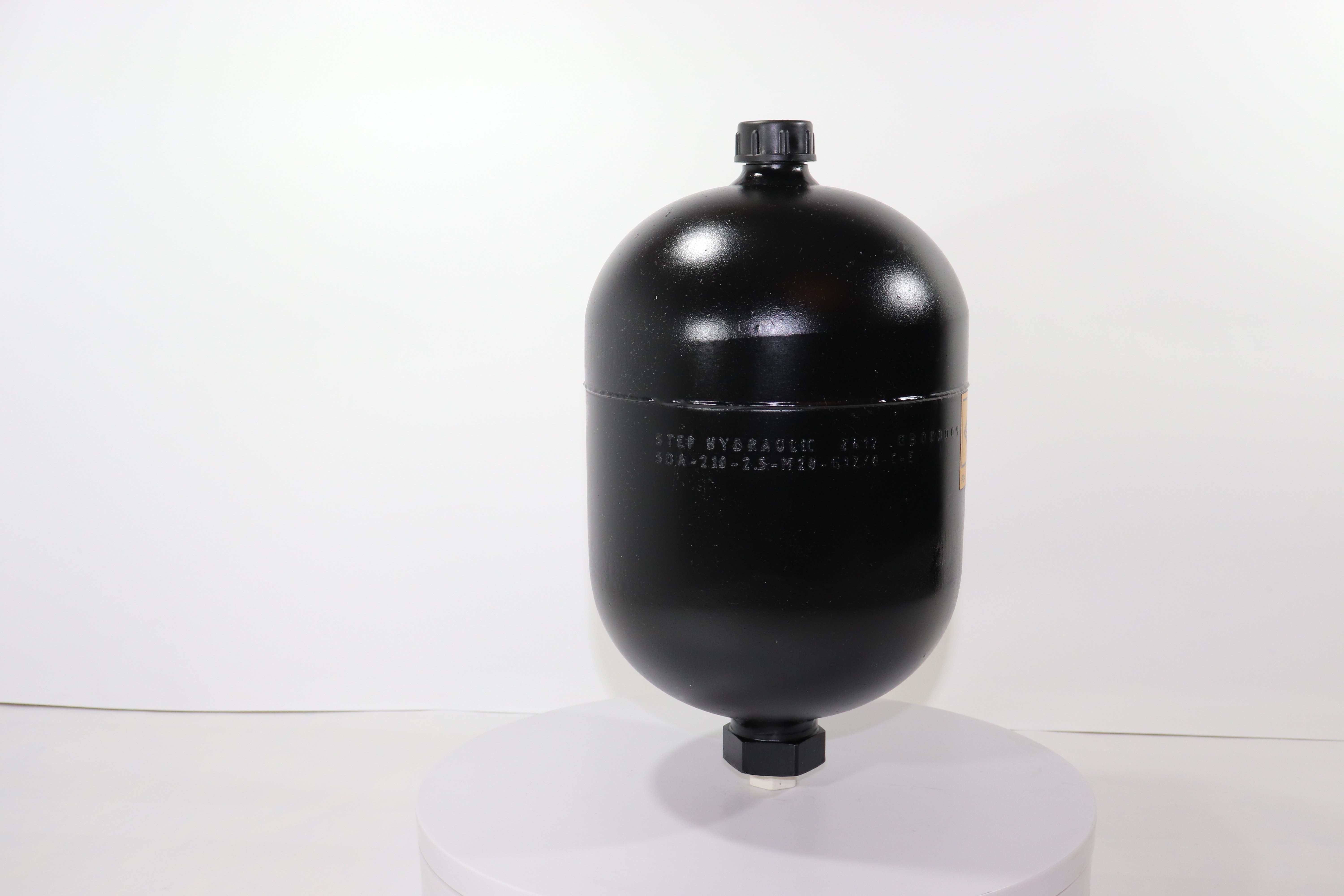 SDA-210-2,5-M28-G12/0-C-E Пневмогидроаккумулятор (сварной, V=2,5 L, -40 +120°C, G1/2", Pmax 210 bar)