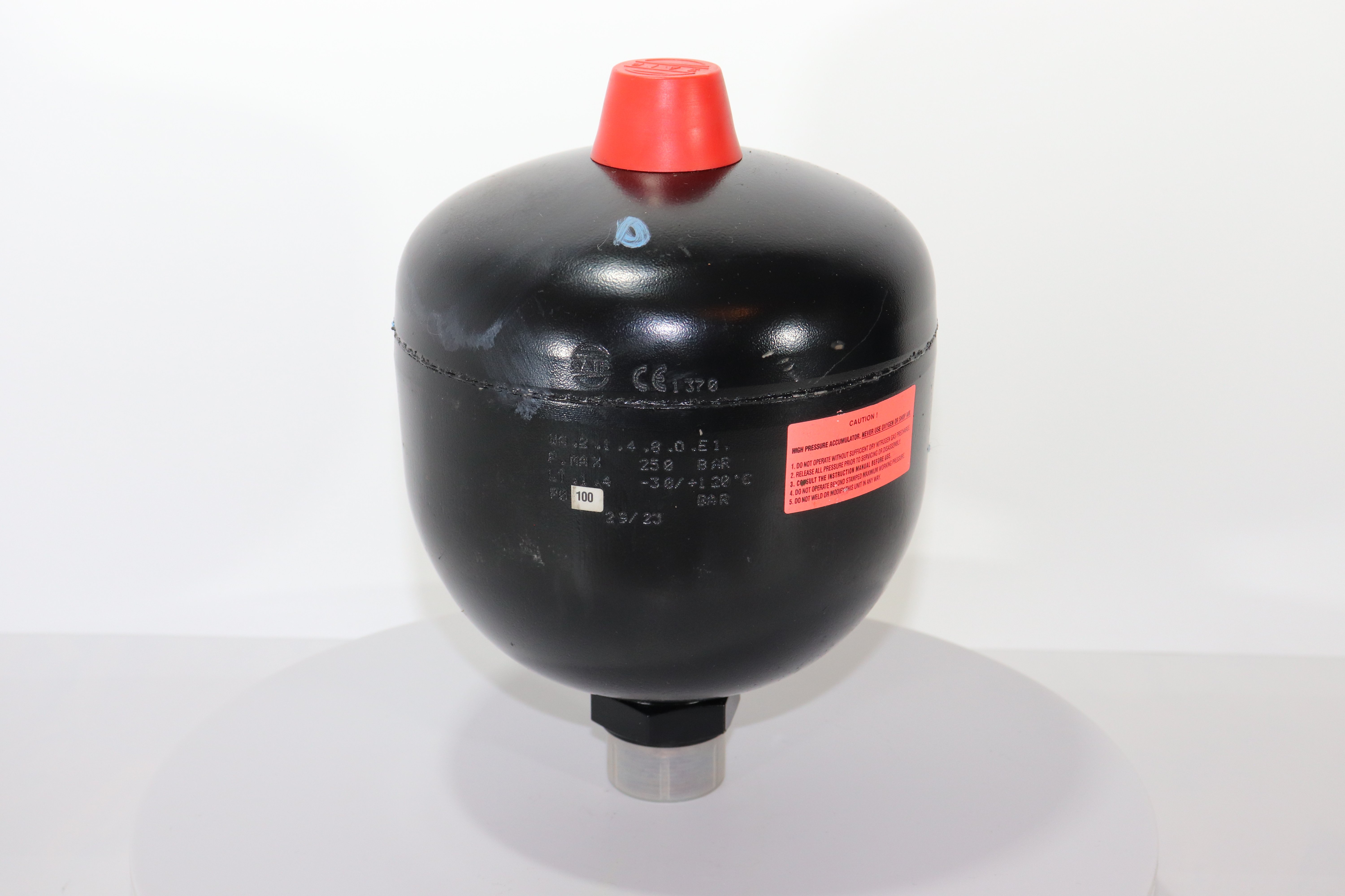 WA.2.1,4.8.O.E1.A.250 SAIP Италия Пневмогидроаккумулятор (сварной, V=1,4 L, -30 +120°C, G1/2"+М33*1,5, Pmax 250 bar)
