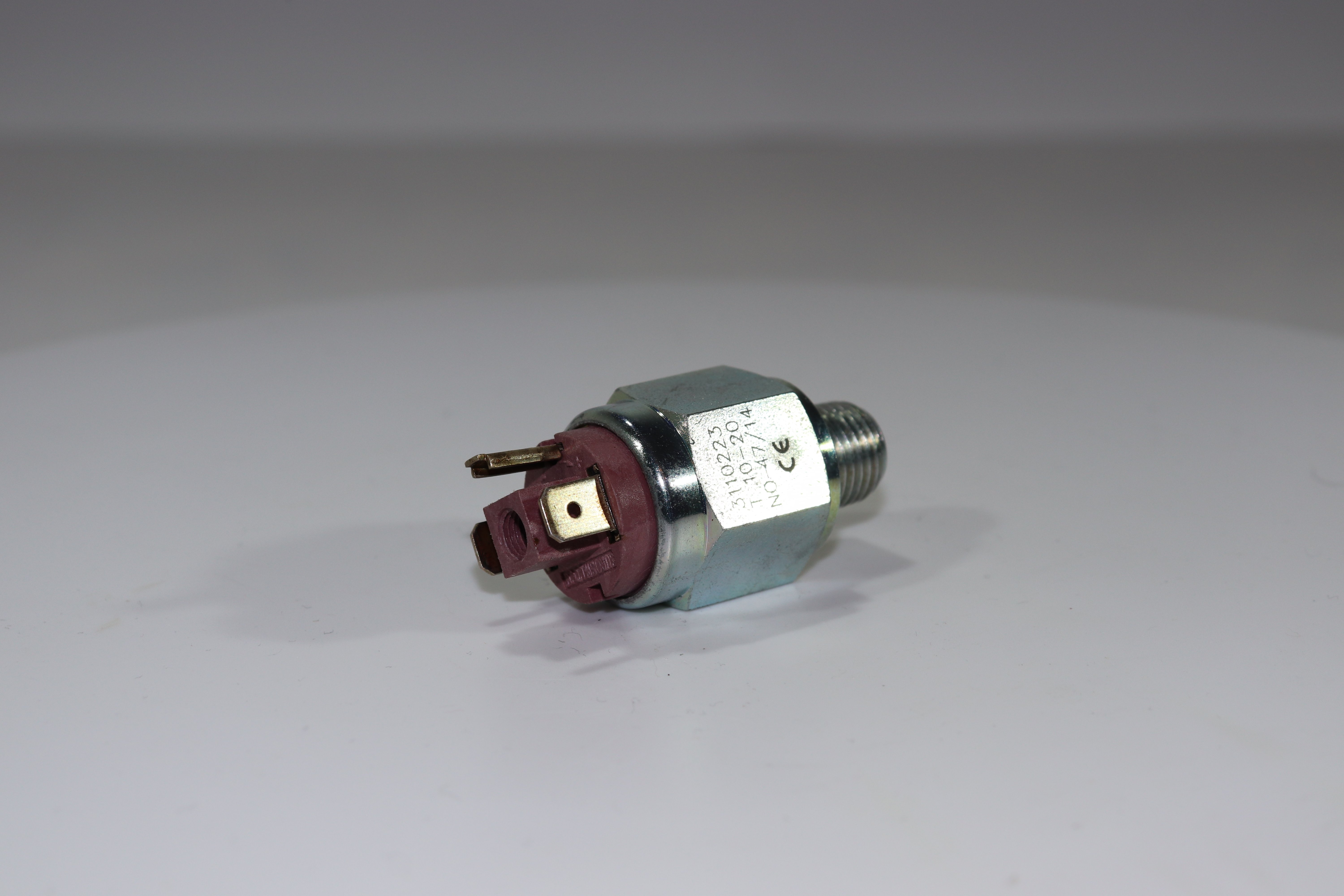 Датчик давления Euroswitch 3110223 (NO, 1/4' BSPT (конич.), FKM - VITON, диапазон 10-20)