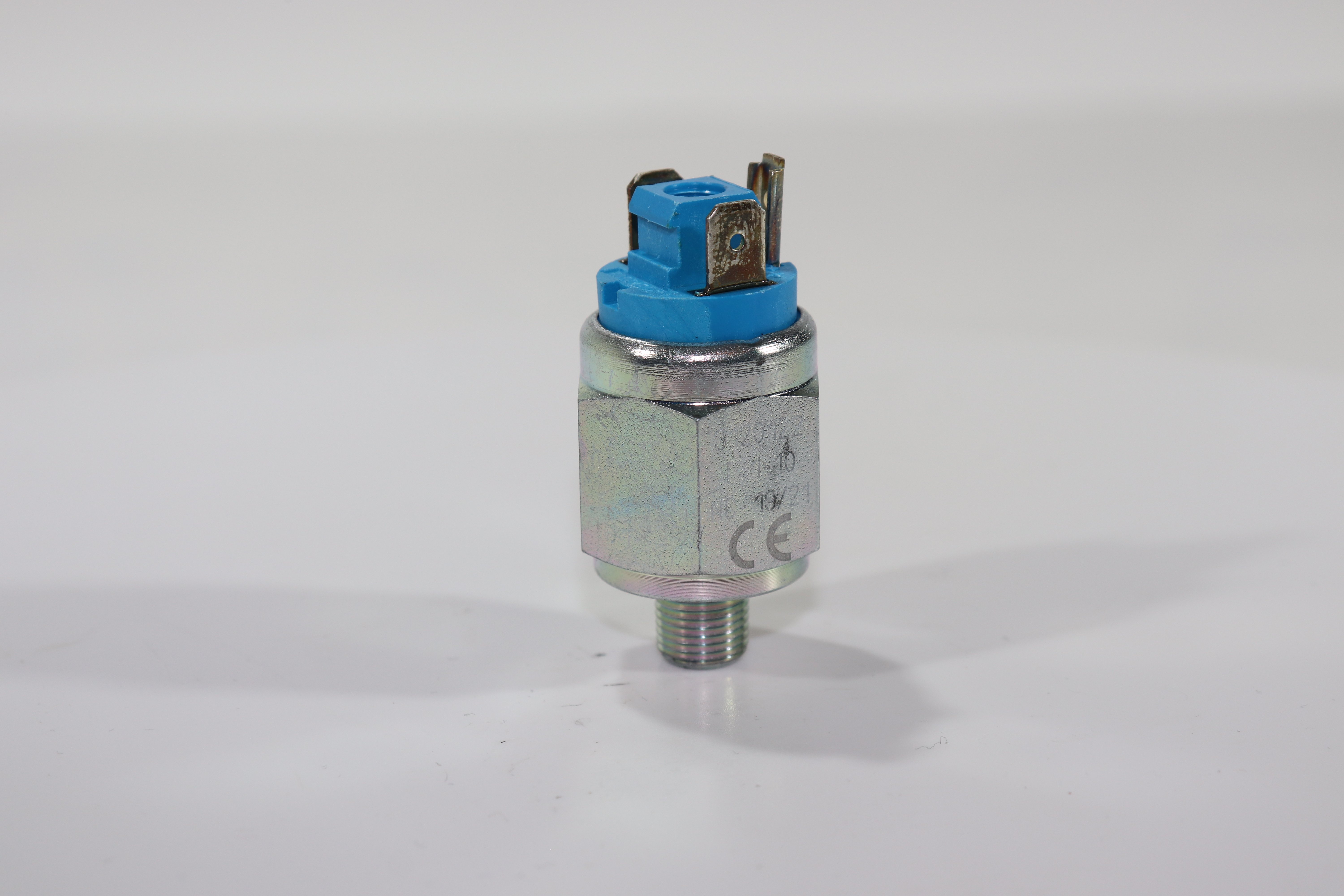 Датчик давления Euroswitch 3120122 (NC- нормально-закрытый, 1/8' BSPT (конич.), FKM - VITON, диапазон 1-10 bar.)