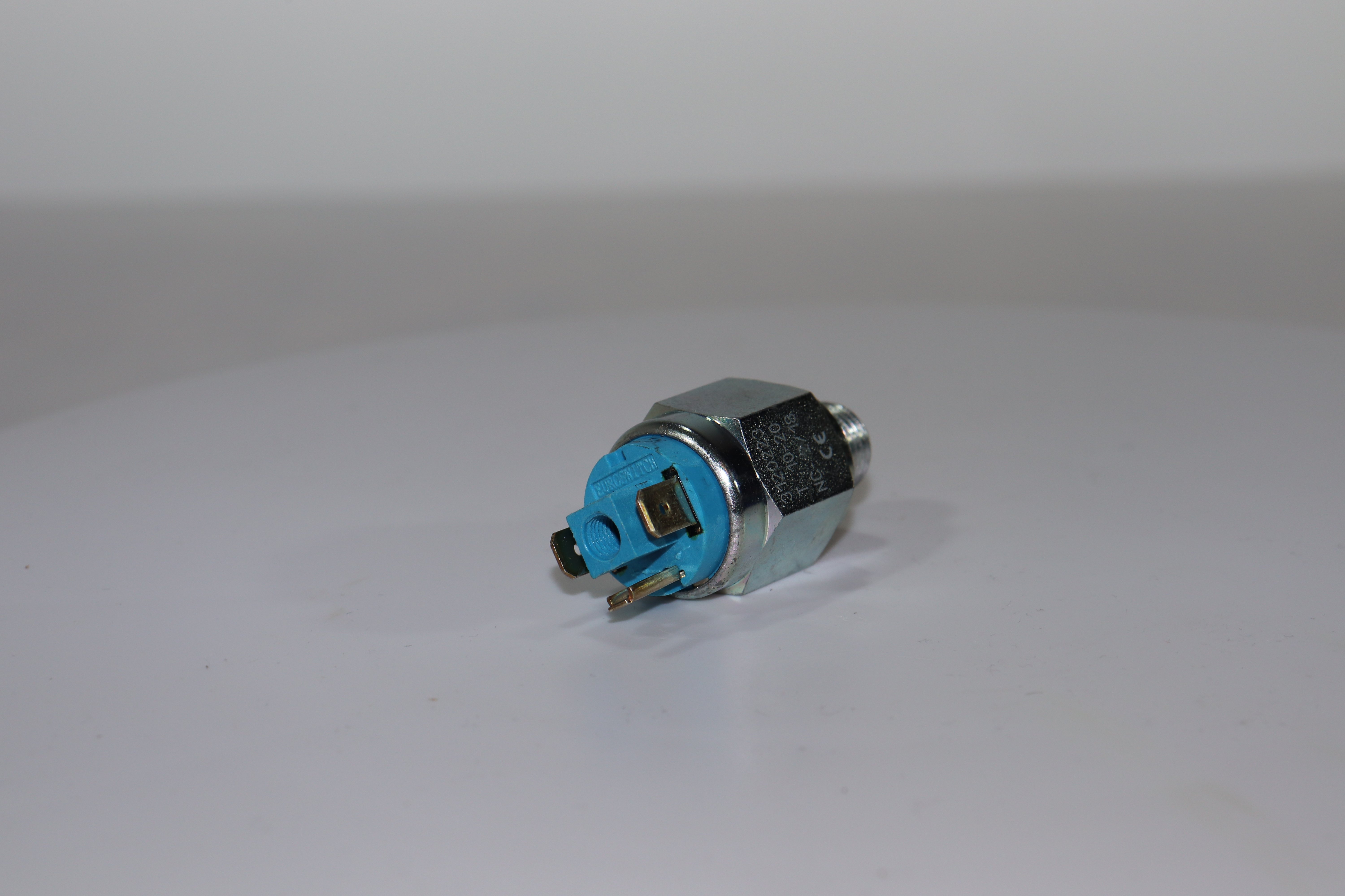 Датчик давления Euroswitch 3120223 (NC- нормально-закрытый, 1/4'' BSPT (конич.), FKM - VITON, диапазон 10-20 bar.)