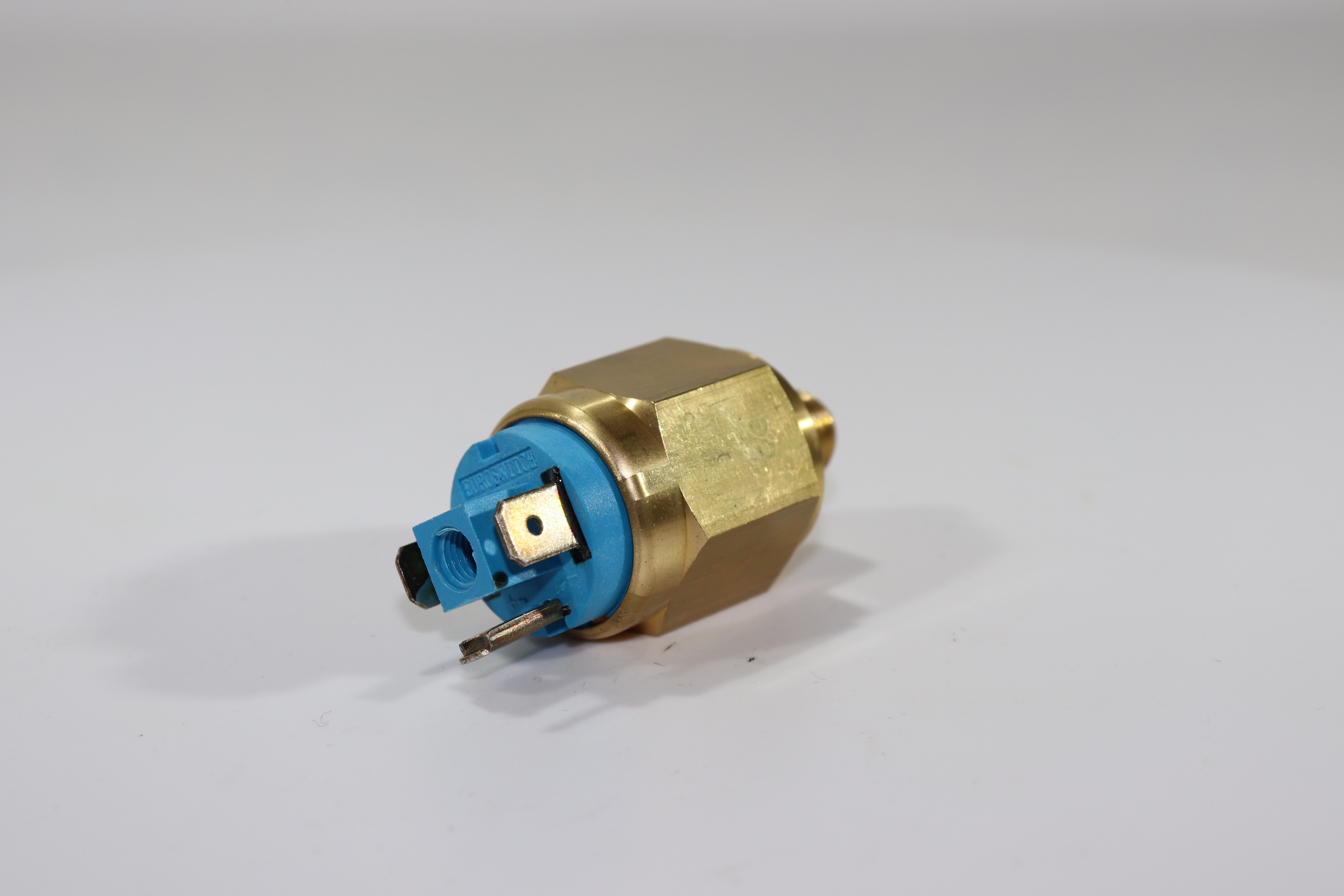 Датчик давления Euroswitch 3121123 T15D (NC- нормально-закрытый, 1/8'' BSPT (конич.), FKM - VITON, диапазон 10-20 bar.)