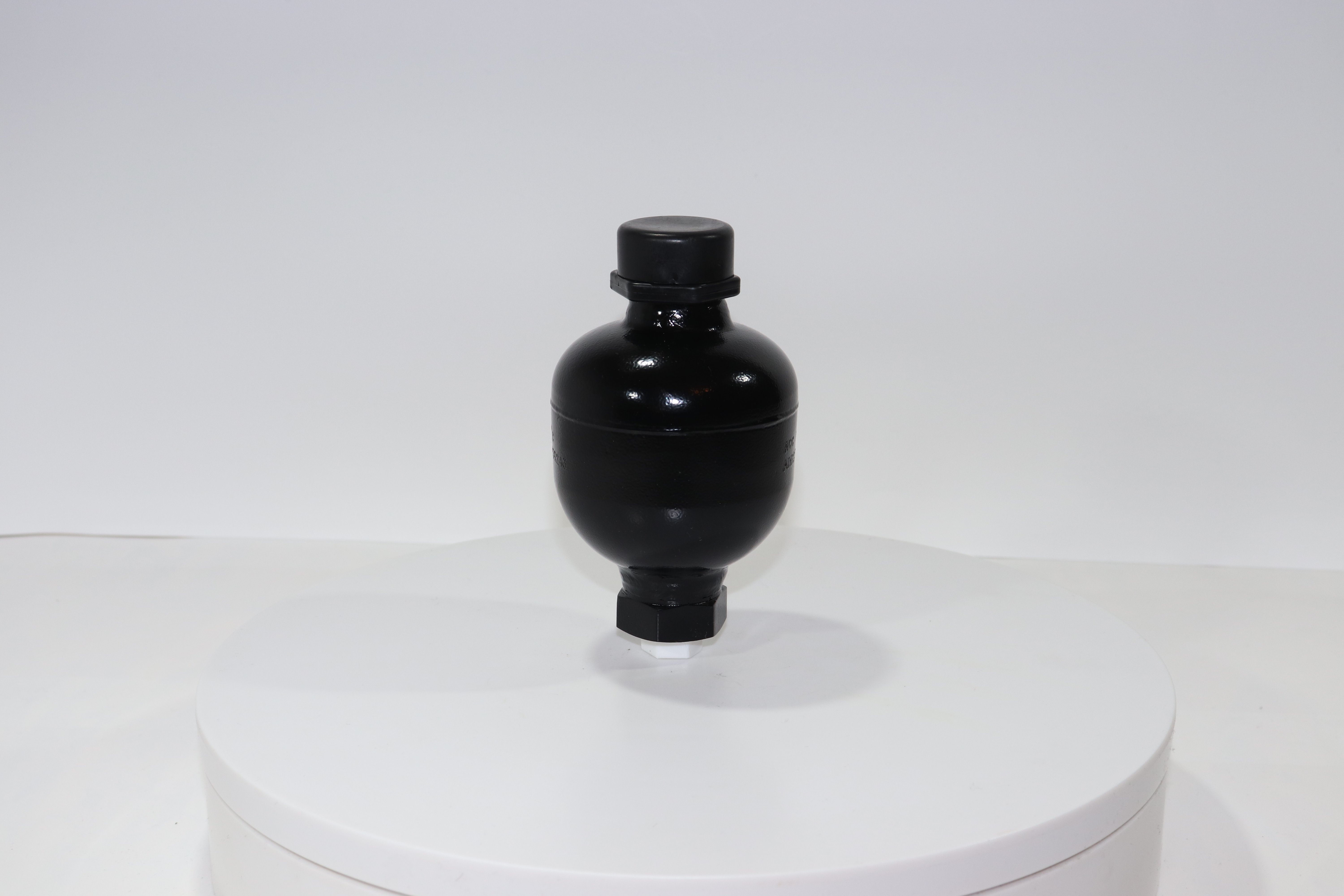 ADB210-0,16A/15-210-B Пневмогидроаккумулятор (сварной, V=0,16, -40 +120°C, G1/2", Pmax 210 bar)