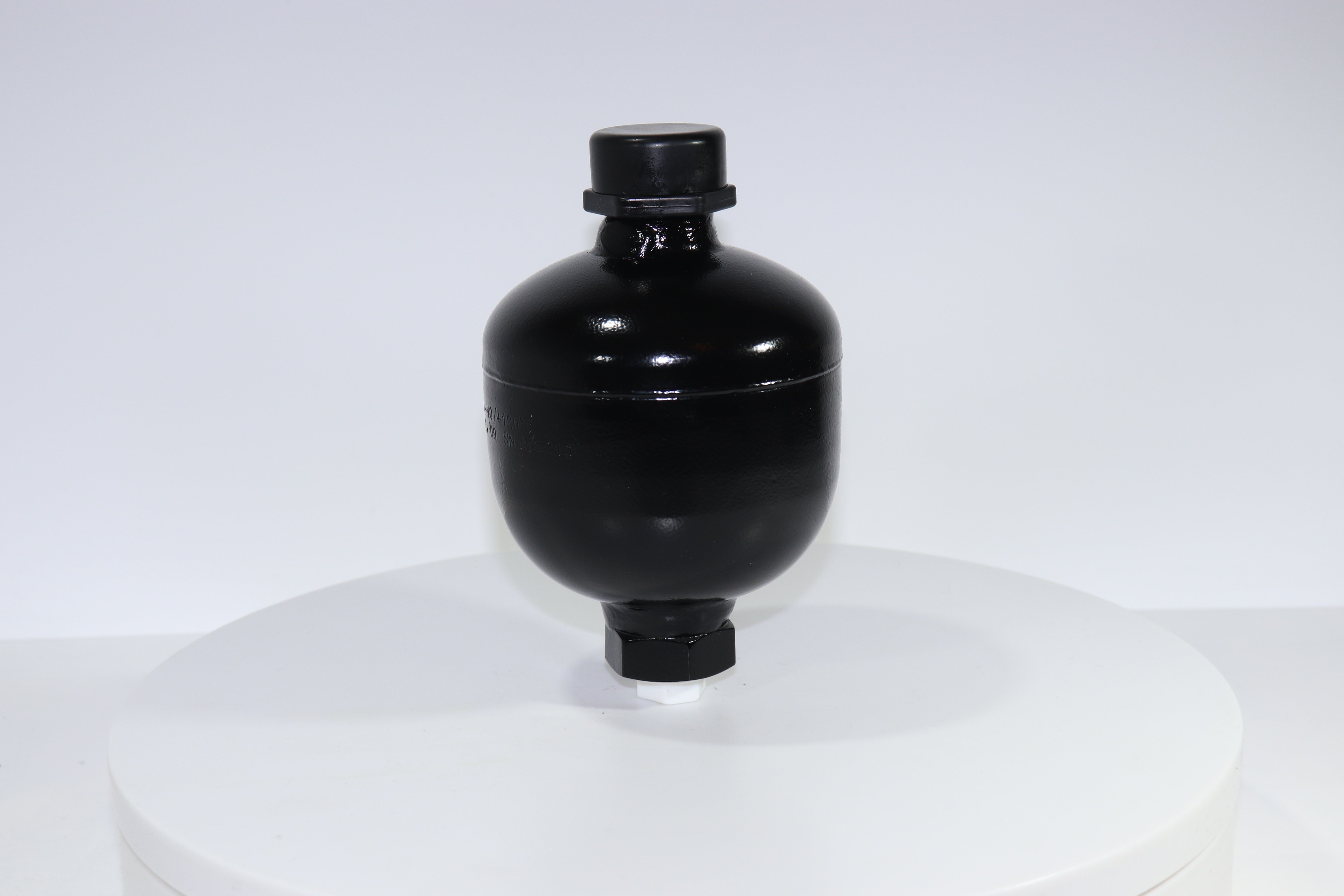 ADB210-0,32A/15-210-B Пневмогидроаккумулятор (сварной, V=0,32, -40 +120°C, G1/2", Pmax 210 bar)