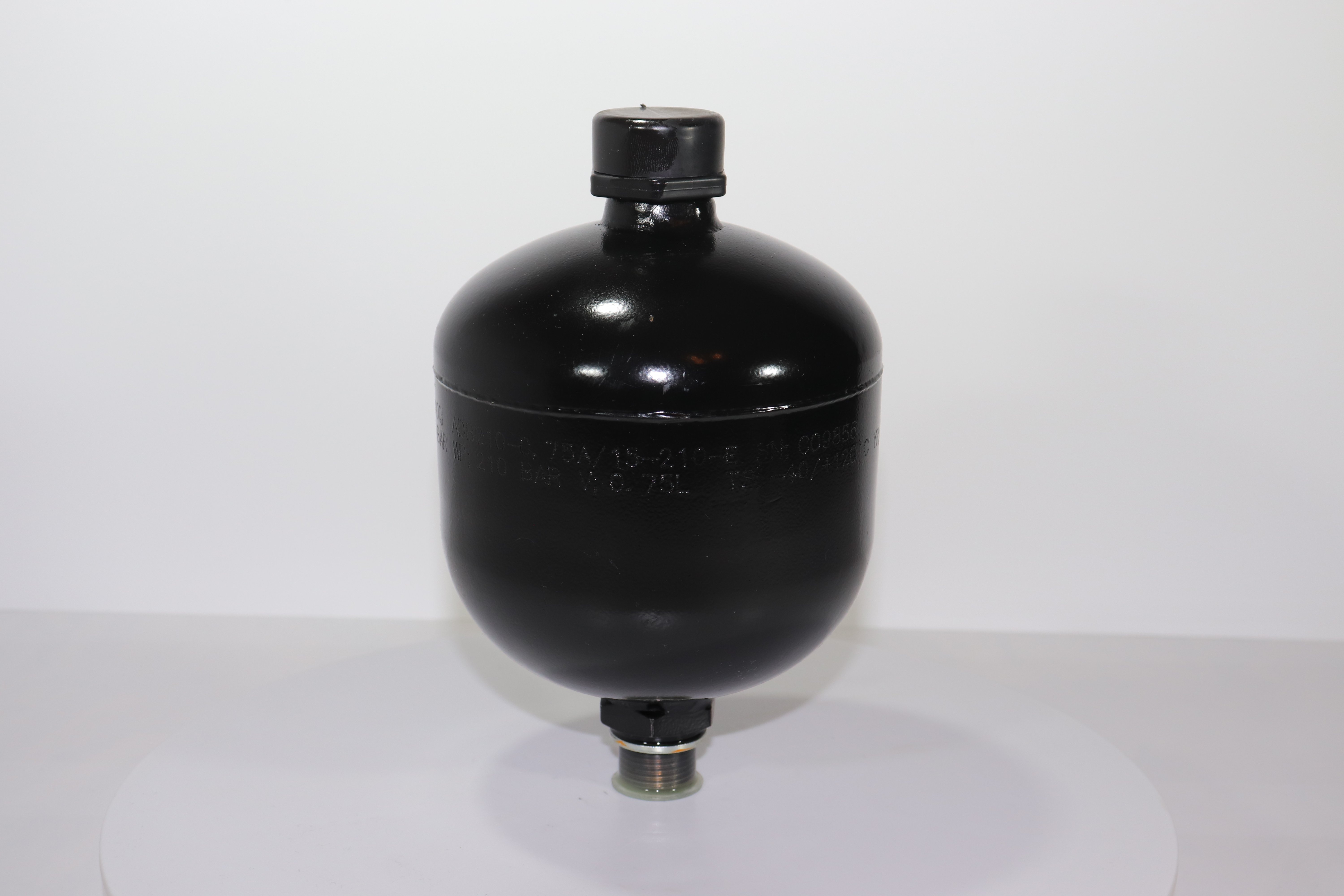 ADB210-1A/15-210-B Пневмогидроаккумулятор (сварной, V=1 L, -40 +120°C, G1/2", Pmax 210 bar)