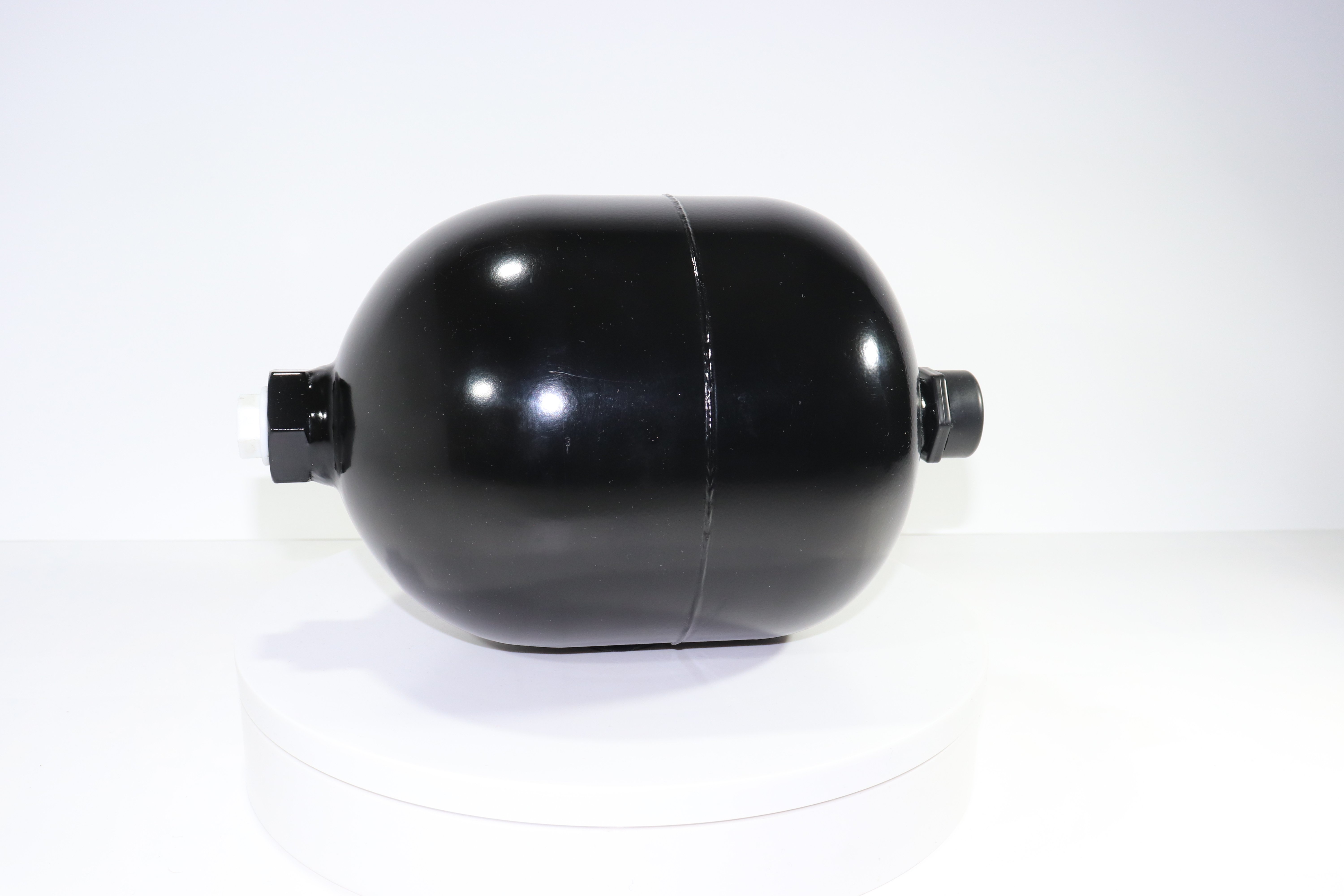 ADB250-2.8A/15-250-B Пневмогидроаккумулятор (сварной, V=2,8 L, -40 +120°C, G3/4", Pmax 250 bar)